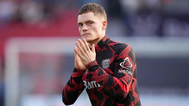 JDG首秀被零封，队友都在C，只有无畏在梦游，买来AG四人都带不动！