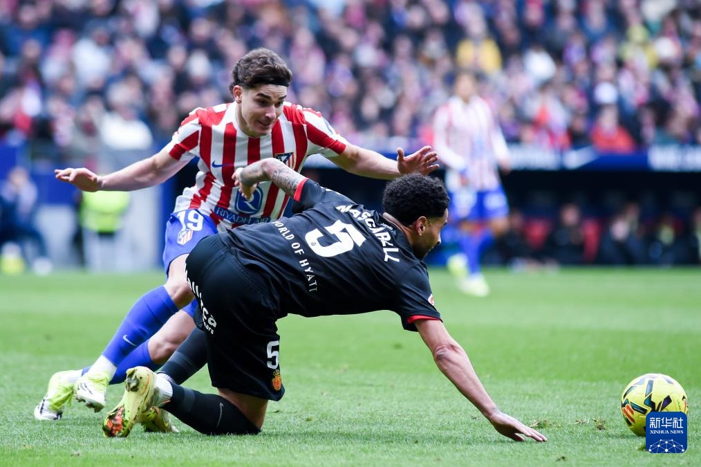 金彭贝谈登贝莱荣膺金球奖：看到他在台上落泪，我真的很感动